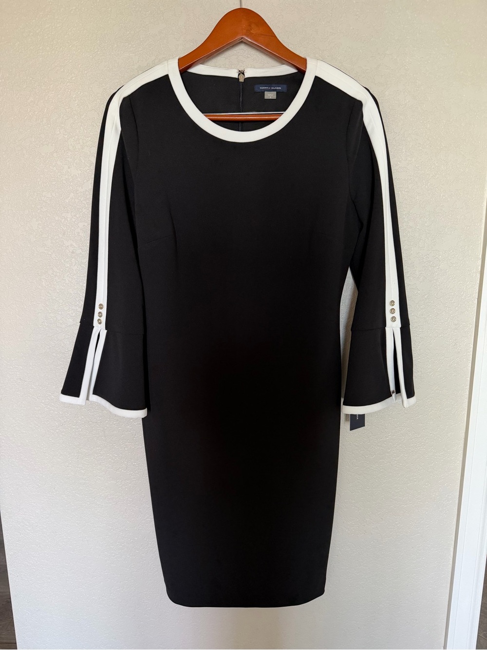 NWT $109 Tommy Hilfiger Size 8 Black & White Long Bell Sleeves Sheath Dress